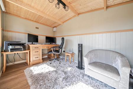 OFFICE/SUMMERHOUSE