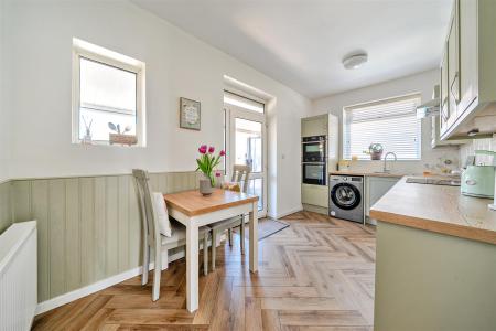 KITCHE/BREAKFAST ROOM