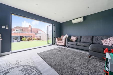 OUTDOOR ROOM