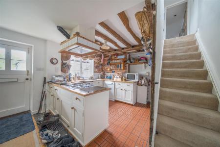 KITCHEN/DINING ROOM