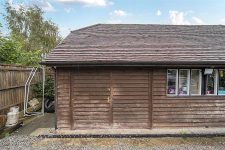 GARAGE/WORK SHOP