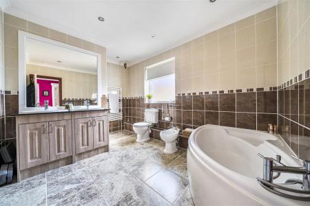 ENSUITE TO BEDROOM ONE