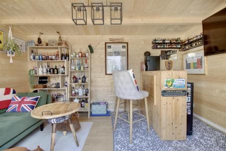 GARDEN BAR
