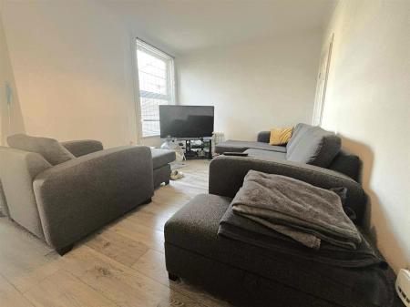 LIVING ROOM.jpg