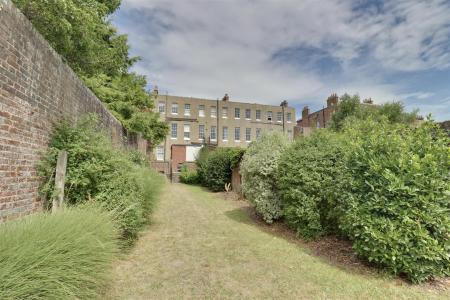 RESIDENTS GARDEN