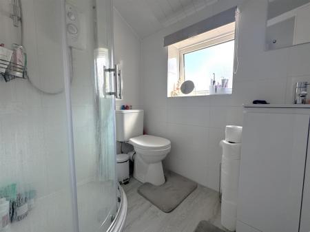 bathroom 3.jpg