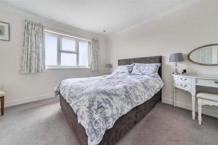 1371604-1-68f7ac901ba6f-ARW .jpg