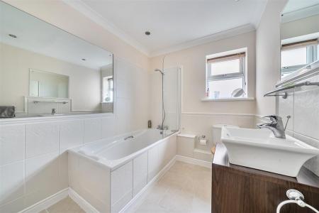 1371604-6-68f7aca49e13a-ARW .jpg