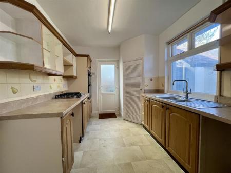 Kitchen2.jpg