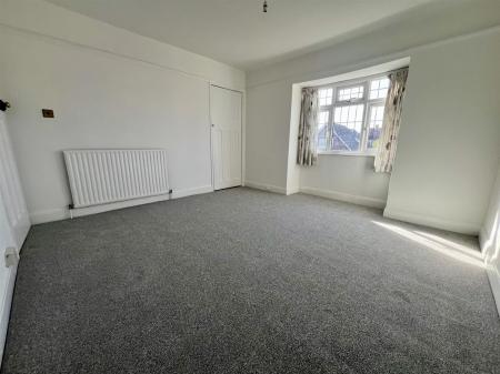 Bedroom1...jpg