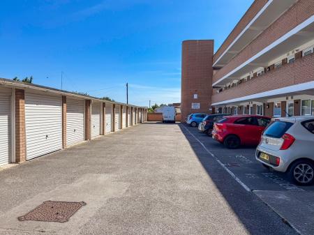 Garage & Parking