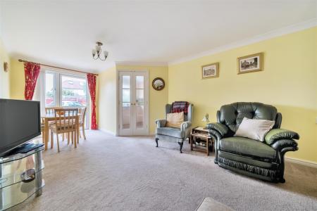 Living Room/Dining Area