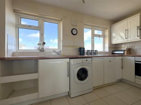 Kitchen 2.jpg