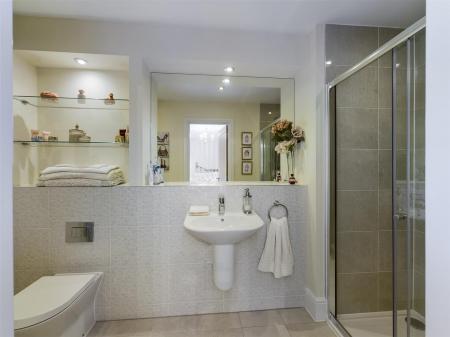 Beautiful Contemporary Family Bathroom