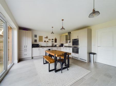 Living Kitchen/Dining Room