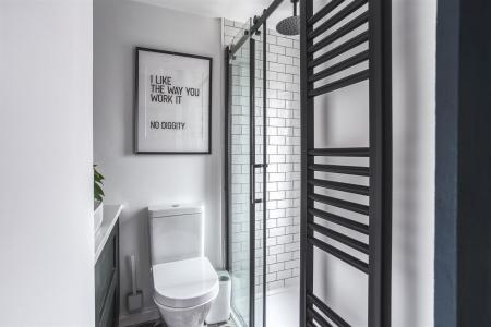 Stylish En-Suite Shower Room