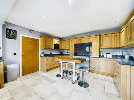 Quality Fitted Kitchen