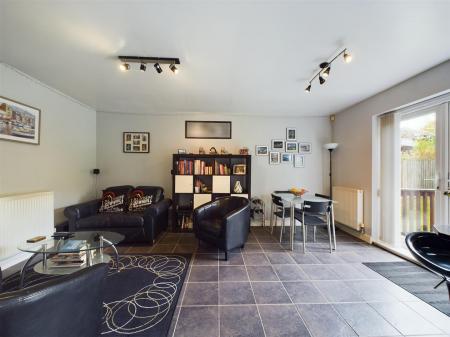 Superb Open Plan Living/Dining Kitchen