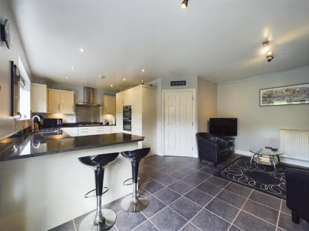 Superb Open Plan Living/Dining Kitchen