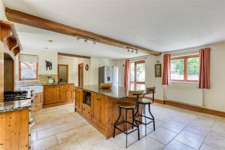 Living Kitchen/Dining Room