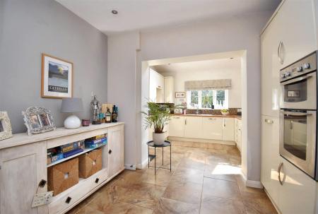 Living Kitchen/Dining Room