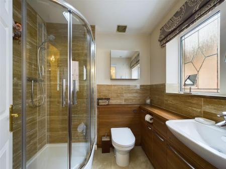 Well Appointed En-Suite Shower Room