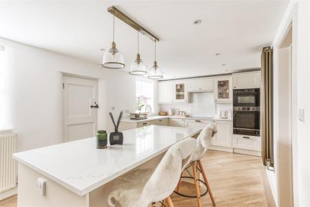 High-Specification Fitted Breakfast Kitchen