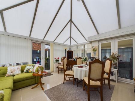 Large Conservatory/Dining Room