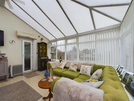 Large Conservatory/Dining Room