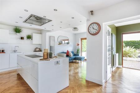 Living Kitchen/Dining Room