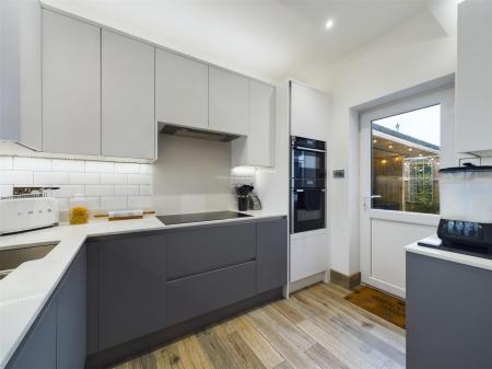 High Specification Integrated Breakfast Kitchen