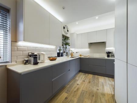 High Specification Integrated Breakfast Kitchen