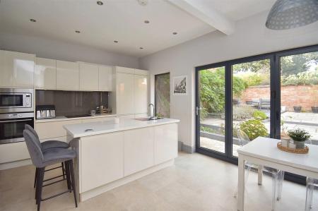 Fitted Kitchen/Dining Room