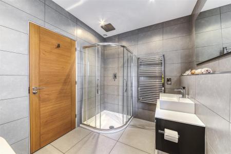 Superbly Appointed Bathroom