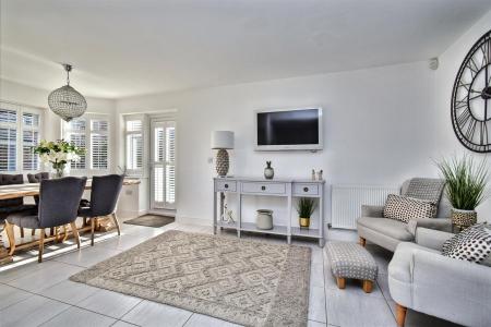 Living Kitchen/Dining Room