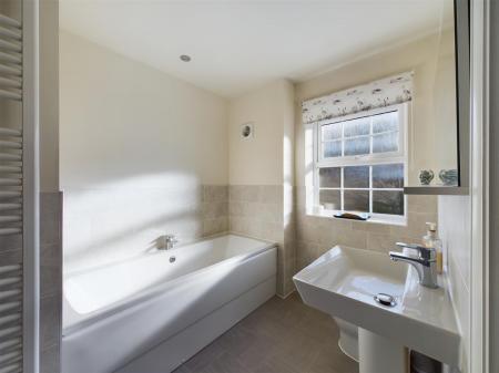 En-Suite Bathroom