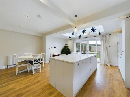 Stunning Living Kitchen/Dining Room