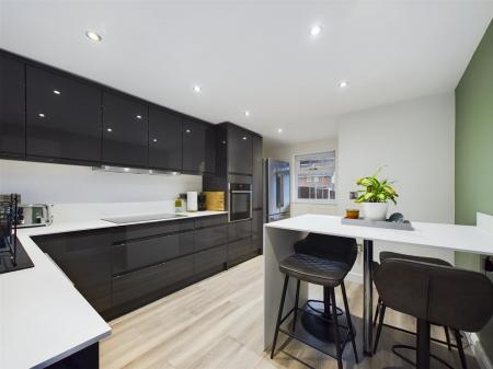 Superb Re-Fitted Kitchen