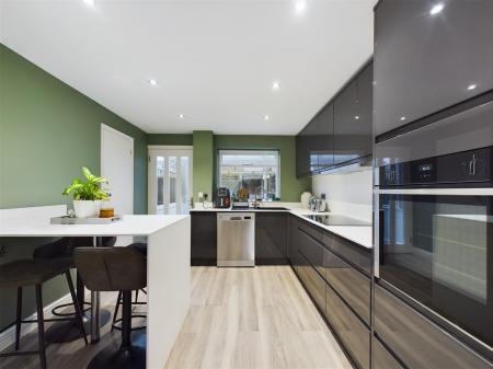 Superb Re-Fitted Kitchen