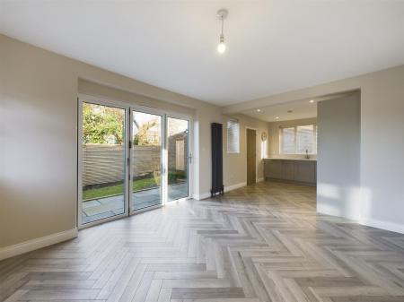 Fabulous L-Shaped Open Plan Living Space