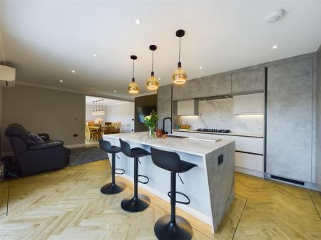 High Specification Fitted Kitchen