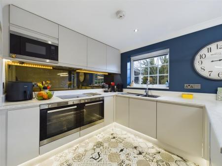 Stylish Refitted Kitchen