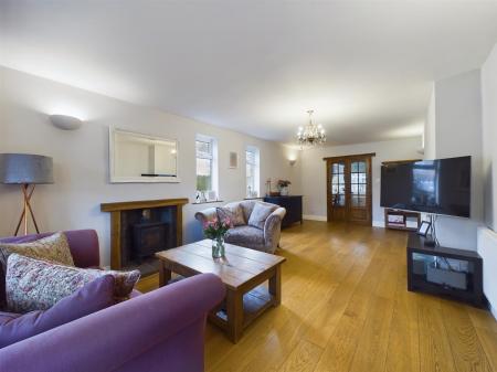 Fabulous Large Lounge/Dining Room