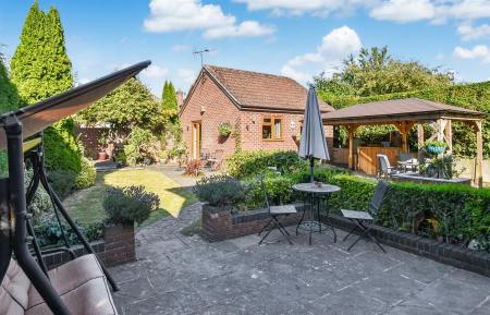 Private Sunny Garden