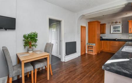 Living Kitchen/Dining Room