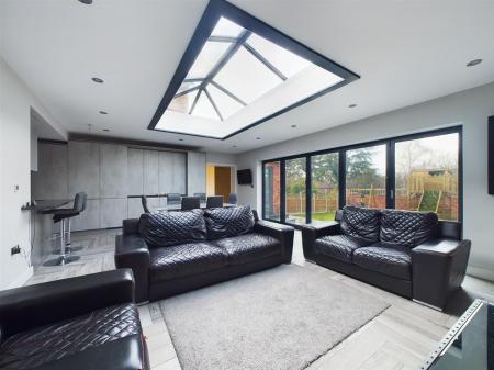 Lounge/Dining Room