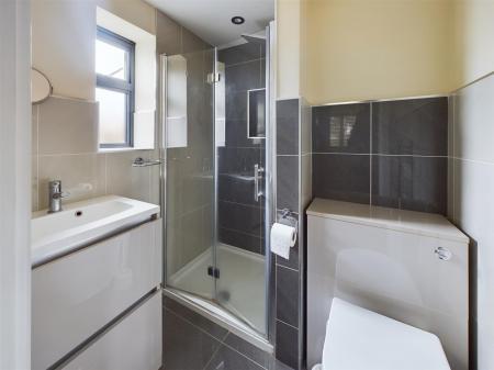Stylish En-Suite Shower Room