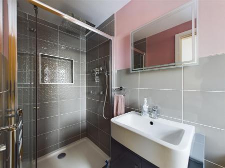 Stylish En-Suite Shower Room