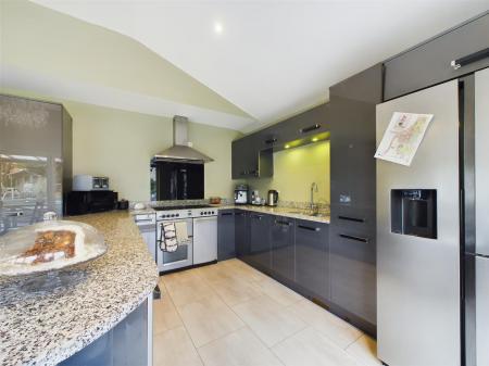 Open Plan Living/Dining Kitchen