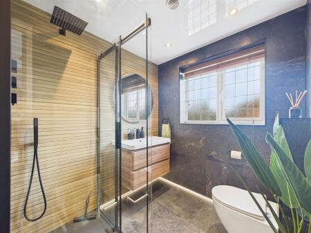 Superbly Appointed En-Suite Shower Room